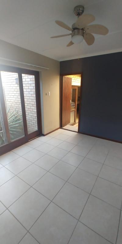 4 Bedroom Property for Sale in Wavecrest Eastern Cape